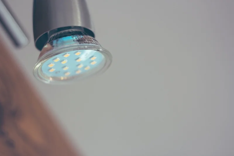 Éclairage et appareils électriques : les vampires énergétiques